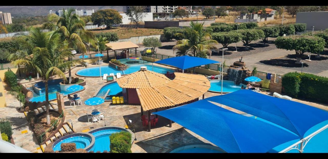 Flat Para Temporada Perto Singapura Shopping Com 7 Piscinas, Bar Molhado, Restaurante - A 3 Min Centro De Caldas Novas! Extérieur photo
