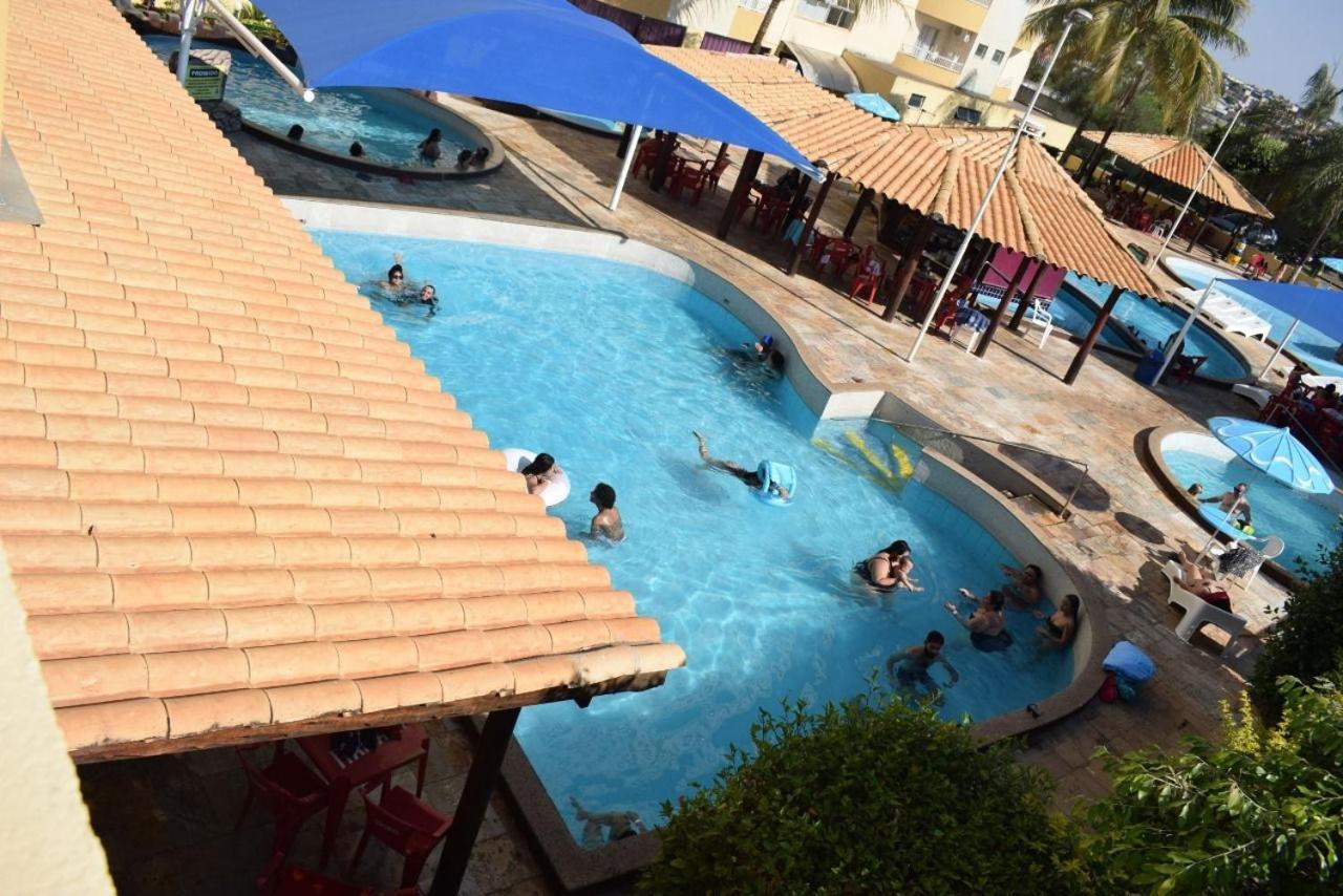 Flat Para Temporada Perto Singapura Shopping Com 7 Piscinas, Bar Molhado, Restaurante - A 3 Min Centro De Caldas Novas! Extérieur photo